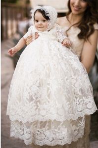 2022 First Communion Dresses White Ivory Lace Half Sleeve High Neck Födelsedagsfest Blomma Little Baby Girl Toddler Pageant Klänning med hatt