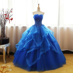 Abito da ballo blu royal fantasia Abito da ballo Abiti Quinceanera Senza spalline Lacci sul retro Strati di organza Tulle Applicazione floreale con paillettes lucenti