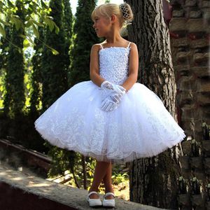 Nya Puffy Girls Pageant Dress Spaghetti Straps Utsökt Beaded Lace Appliques Top Kids Tutu Flower Girl Dresses for Weddings