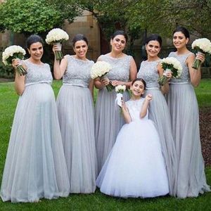 Gorgeous Maternity Bridesmaid Dresses Modest Long Maid of Honor Gowns for Wedding Bateau Neck Ärmlös Bow Sash Tulle Skirt Custom