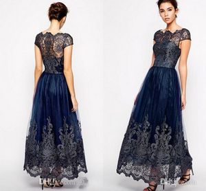 2023 Billiga vintage Mother Dresses Cap ärmar Illusion Lace Applicques Navy Blue Tulle Ankel längd Plus Size Mother of Bride Groom Dresses