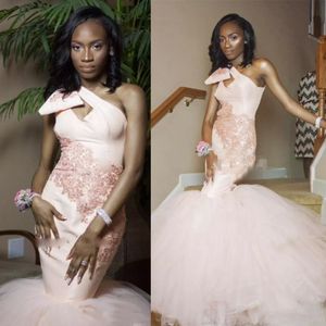 Abiti da ballo di sirene rosa blush abiti da sera su sudafricana per spalle appliques in pizzo tulle sweep treno abito da festa formale personalizzato.