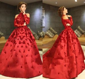 Röd High Neck Myriam Faes Evening Dresses 2017 Halter Långärmade Appliques Beaded Satin Ball Gown Kändis Klänningar Formella Prom Klänningar