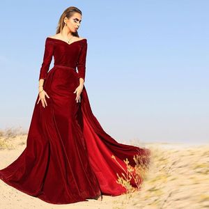 Off Ramię Syrenki Suknie Wieczorowe 2017 Spadek V Neck Długie Rękawy Velvet Dark Red Plus Size Saudi Arabski Prom Dress Dubai Vestidos