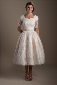 빈티지 샴페인 레이스 차 길이 겸손한 웨딩 드레스와 하프 슬리브 푹신한 A 라인 비공식 신부 접수 드레스 비 흰색 드레스