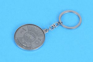 Manufacturers selling calendar metal key button Chinese and English creative advertising gifts compass key buckle opening