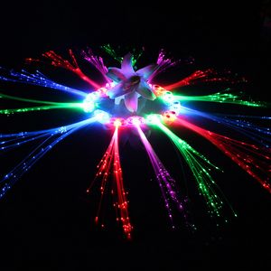 Światło emitujące batonik z lampami błonnikowymi kolorowe rekwizyty koncertowe urodzinowe prowadzone zabawki hurtowe migające włosy warkocz
