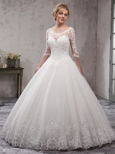 Stunning Ivory Ball Gown Wedding Dresses Scoop Sheer with Applique 3/4 Long Sleeves Backless Floor Length Bridal Gowns Sexy Backless