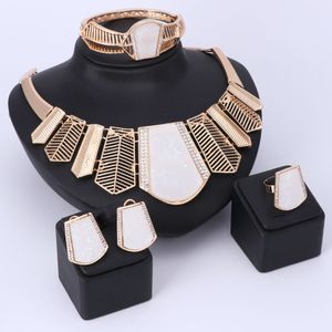 Hot Gold Plated Crystal Jewelry Set For Women Beads Collar Necklace Earrings Bangle Rings Sets Costume Fashion Shell Accessories