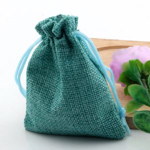 50pcs keten kumaş çekme çantaları şeker takıları hediye torbaları Çuval bezi hediye jüt çantaları 7x9cm / 10x14cm / 13x18cm (turkuaz renk)