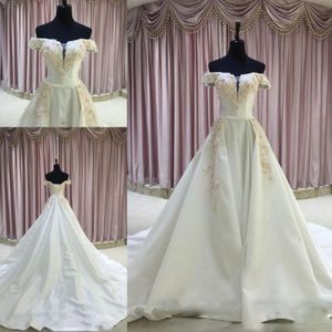 Incredibili abiti da sposa fatti a mano con fiori Abiti da sposa sexy con spalle scoperte Una linea Abiti da sposa con lacci sul retro Abiti da sposa su misura