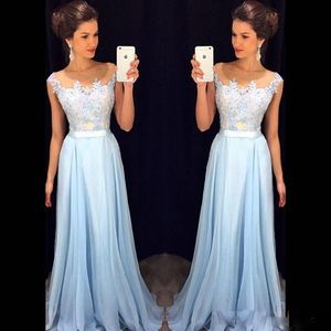 Abiti da ballo blu cielo chiaro su misura in chiffon 2017 Nuovi abiti da sera lunghi con maniche ad aletta con scollo a barchetta e maniche lunghe con fascia