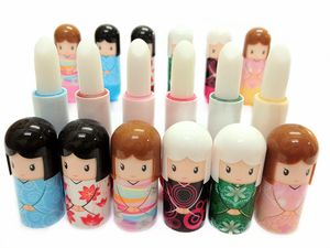 Il rossetto cosmetico professionale di trucco del rossetto di bellezza delle donne del rossetto di trucco di marca della bambola adorabile sveglia del kimono libera il trasporto del DHL