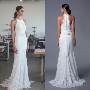 Country Style Beach Wedding Dress Mantel Kolumn Full Lace Halter Neck Ärmlös Bröllopklänningar med Utsökt Beaded Pearls Sash Train