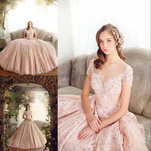 Charming Pink Long Lace Evening Dresses Sheer Jewel Neck Short Sleeves Beaded Applique Ball Gowns Prom Dresses Graceful Women Formal Dress