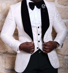 Abiti da uomo Blazer Nuovi arrivi One Button White Smoking da sposo Scialle Risvolto Groomsmen Best Man Mens Wedding (Jacket + Pants + Vest + Tie) H 489