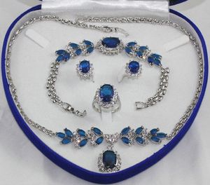 18 Karat vergoldetes Inlay mit blauem Kristall, Halskette, Armband, Ring, Ohrringe, Set ohne Box