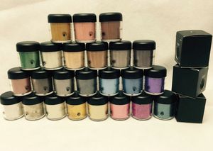 NUOVO 7.5g pigmento ombretto mineralizza ombretto con colori inglesi nome 24 colori misti casuali 12 pz / lotto spedizione gratuita