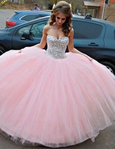 Sukienka od lat Vestido de Debiutante Sweetheart Pink Tulle Ball Suknia Princess Quinceanera Suknie z kryształami