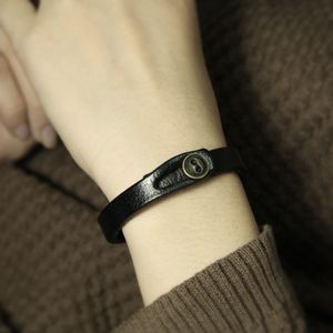 Enkel svart rött läderarmband Little Button Bangle Cuff Wrist Bands Women Man Fashion Jewelry