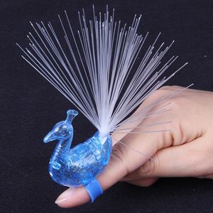 Yaratıcı Yüzük Parmak Aydınlık Çocuklar Tavus kuşu tavus kuşu lambası renk fiber yayılma flaş oyuncak toptan eldivenler