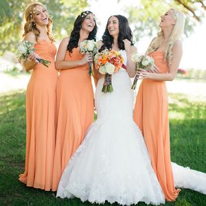 Deslumbrante 2017 Laranja Chiffon Até O Chão Vestidos de Dama de Honra Barato Querida Ruched Dama de Honra Vestidos Longo Plus Size Personalizado EN8242