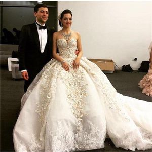Luxury Ball Gown Wedding Dresses Sweetheart Lace Appliques Beads Bridal Gowns Saudi Arabia Dubai Wedding Vestidos Custom Made
