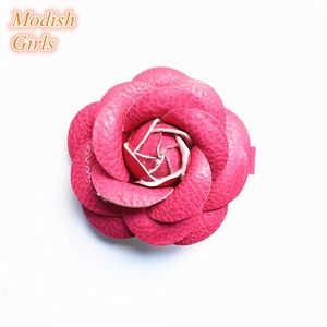 Utan clips artificiell läderblomma design guld hår tillbehör barn barettes kända rosa ros blommiga hårklipp PU läder hårnål