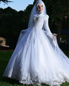 Långärmad muslim vit bröllopsklänning med kerchief applikationer Eleganta arabiska A line brudklänningar spetsar upp