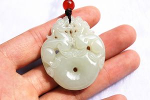 Doppelseitige Schnitzerei, natürliche und weiße Tianqing-Jade, doppelt mutig (Ping Ping). Vintage Amulett-Halskettenanhänger