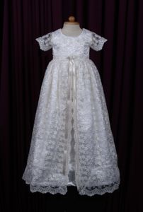 赤ちゃんの女の子の洗礼のドレス2017のペドバプト主義の命名日のけいれん聖拝領のドレス半袖ボンネット本物の写真