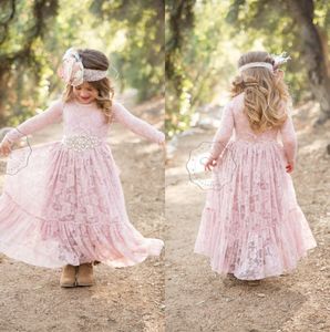 2019 Dusty Rose Blumenmädchenkleider Boho Bohemian Country Beach Hochzeiten mit langen Ärmeln knöchellangen Erstkommunionkleid für kleine Mädchen