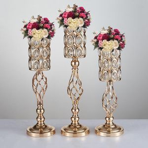 Portacandele in metallo dorato Tavolo da matrimonio cavo Candelabri Centrotavola Portafiori Piombo stradale Decorazioni per la casa 10 pezzi / lotto