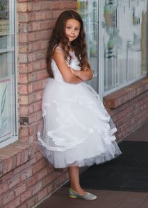 Fashion Princess Style White / Ivory Lace Flower Girl's Dresses with Flower and Ruffles Skirt Ballgown First Communion Dress Tea Length
