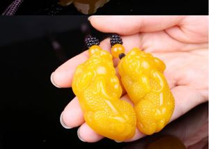 Giada di drago giallo arancio naturale intagliata a mano. (stile di coppia) un ciondolo per collana con fascino retrò