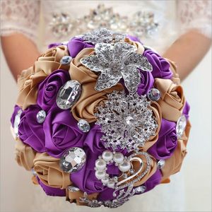 Purple Gold Satin Wedding Wedding Bouquet Symulacja Flower Flower Wedding Zapasy sztucznego kwiatu kryształ Słodka 15 Quinceanera Bukiet296r