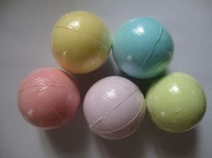 SPA Salts Balls 40g Colore casuale! Natural Bubble Bath Bomb Ball olio essenziale fatto a mano frizzante regalo di Natale per lei B662