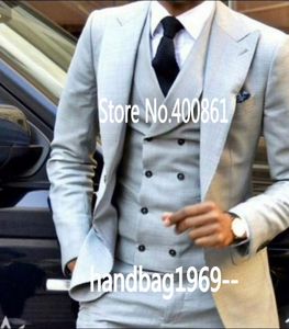 Yeni Gelenler Iki Düğmeler Açık Gri Damat Smokin Tepe Yaka Groomsmen Best Man Suits Mens Düğün Takımları (Ceket + Pantolon + Yelek + Kravat) H: 523