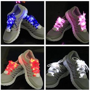 LED Lampeggiante Illuminato Lacci delle scarpe Nylon Illuminazione Hip Hop Flash Light Up Sport Pattinaggio LED Lacci per scarpe Fasce per braccio / gamba gratis