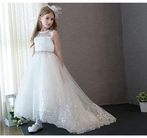 2017 Abito da sposa principessa Abito da ragazza di fiore in pizzo bianco Vestidos Long Trailing Bambini Abito da ballo da sera Abiti da spettacolo per feste Prima Comunione