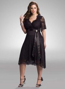 Czarna Koronka Krótkie sukienki Plus Size Długość Kolana Suknie Wieczorowe V Neck Krótki Rękaw Party Dress Okazja Evening Wear Vestidos de Festa