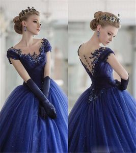 2017 Vintage Quinceanera Ball Gown Abiti Scoop Neck Cap maniche in pizzo Appliques Tulle Blu Navy Lungo Sweet 16 Party Long Prom Abiti da sera