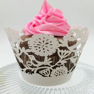 Ślub Favors Wedding Cake Filigran Laser Cut Koronki Cup Cake Cupper Cupcake Wrappers na Wesele Urodziny Dekoracji 12 pc za dużo