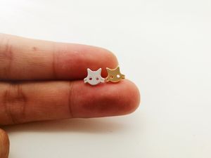 30ペアのかわいいペットの猫の頭の顔イヤリング素敵な哀れな3D猫猫スタッドイヤリング