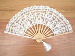 50 sztuk 20cm 27 cm Biały Handmade Składane Vintage Haftowane Koronki Ręka Wentylator Wedding Bride Fan Women Prezent Party Supplies