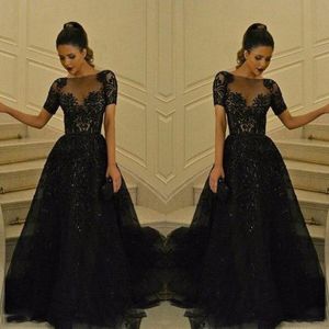 Svart Sheer Neck Prom Klänningar Korta ärmar Lace Appliques Full längd Ruched Tulle Dresses Evening Wear Saudiarabiska Formella Vestidos