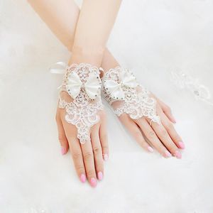 Söt härlig kort fingerlös spetsapplikationer Bröllopshandskar med kristaller Beaded Bowknot Hot Selling Gratis frakt