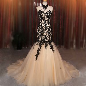 Schwarze Spitze Champagner Meerjungfrau Brautkleid High Neck Sexy Open Back Applikation Tüll Maßgeschneiderte Trompetenhochzeitskleider