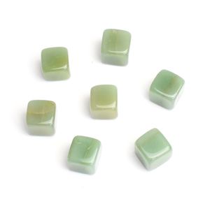 7 stycken Natural Tumbled Green Aventurine Carved Cube Crystal Reiki Healing Semi-Erecious Stones With a Free Pouch