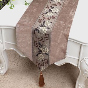 High End Avrupa tarzı Patchwork Dantel Masa Runner Moda Basit Kadife Kumaş Yemek Masası Pedleri Placemat Lüks Çay Masa Örtüsü 200x33 cm